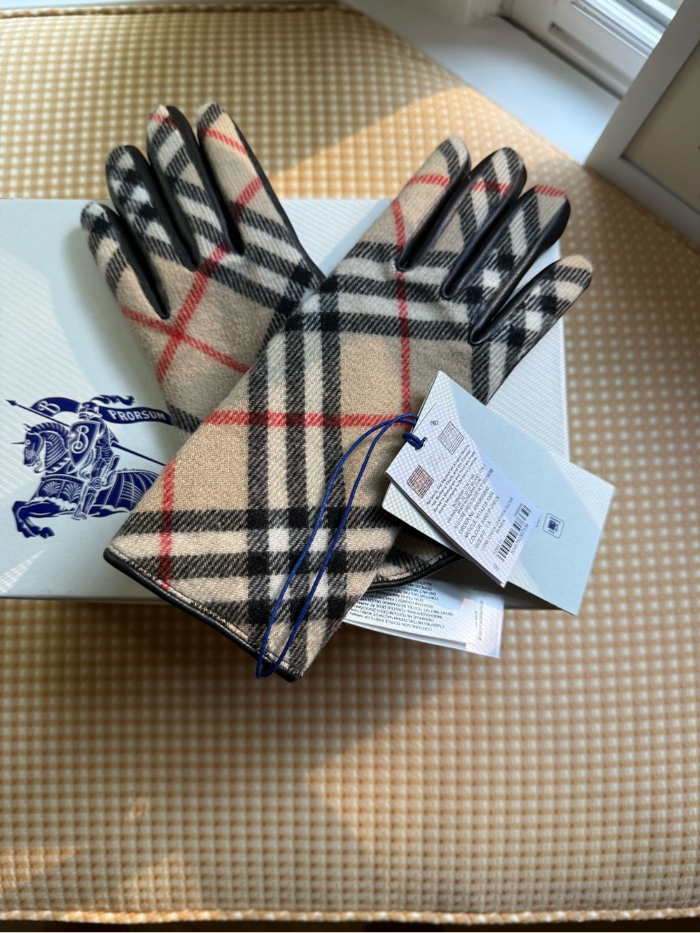Classic Plaid Women’s Gloves - Beige/Black/Red
